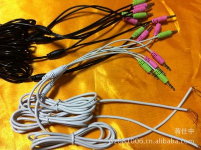 电脑音频连接线选购指南 带麦克风与耳机接口的二合一音频线